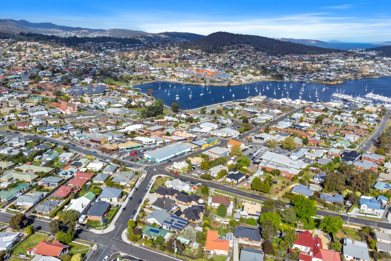 Lindisfarne, Tasmania, Suburb Profile, Fall Real Estate