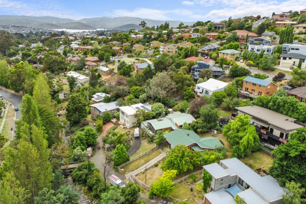 Lenah Valley, Tasmania | Fall Real Estate