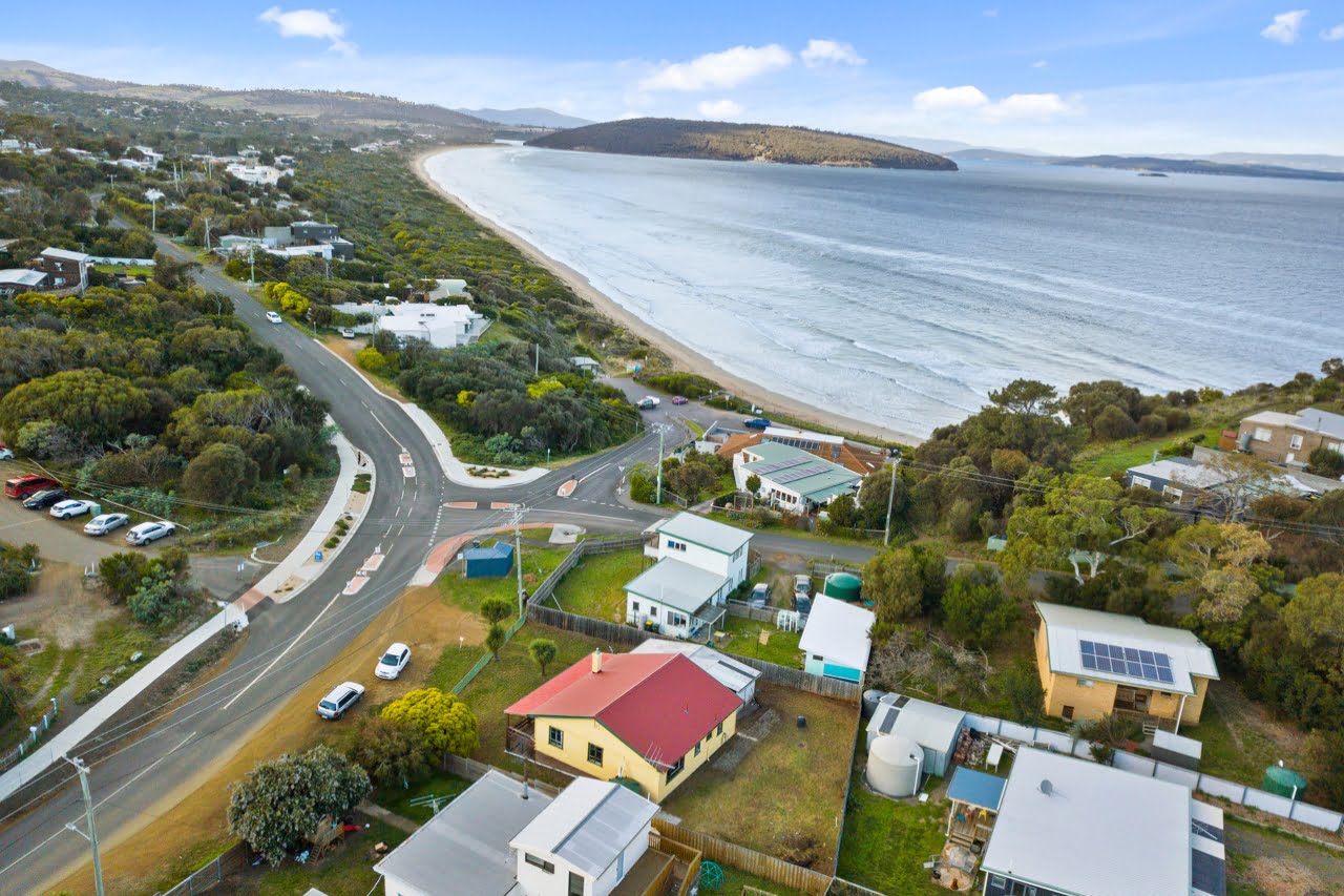 cafes near the beach, Dodges Ferry, Tasmania, Suburb Profile, Fall Real Estate