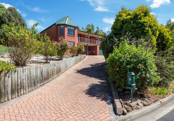 Fall Real Estate 6 Emerald Court, BLACKMANS BAY TAS 7052