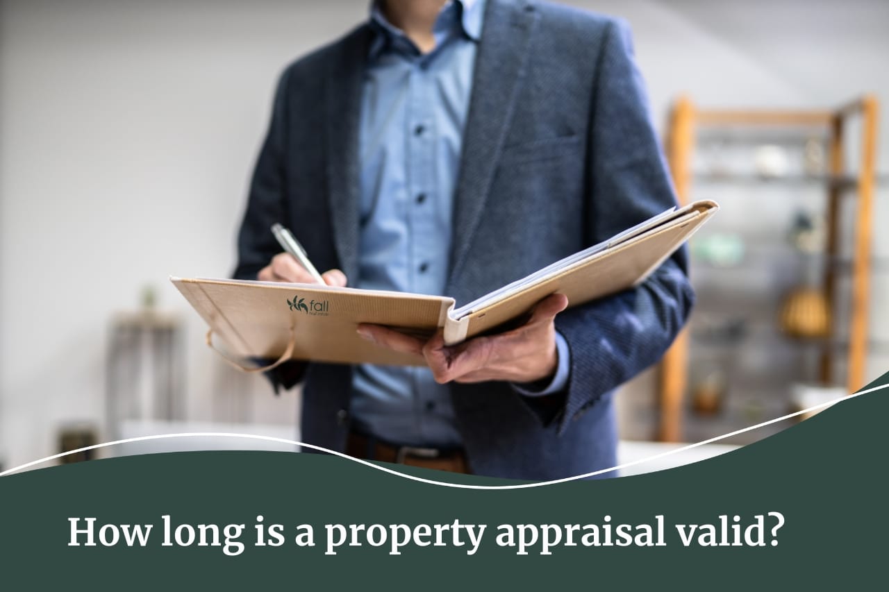 A property agent conducting a complimentary property appraisal | Fall Real Estate