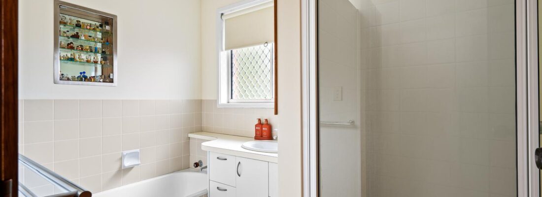 Kelly Fall & Jo Brownless Kelly Fall, Jo Brownless Fall Real Estate Kelly Fall & Jo Brownless