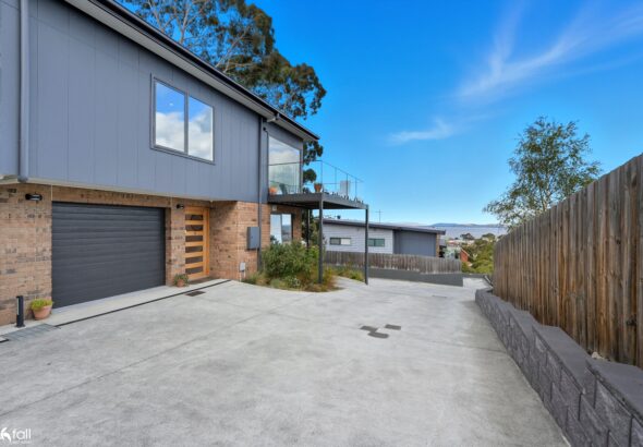 Fall Real Estate 3/28 Pearl Place, BLACKMANS BAY TAS 7052