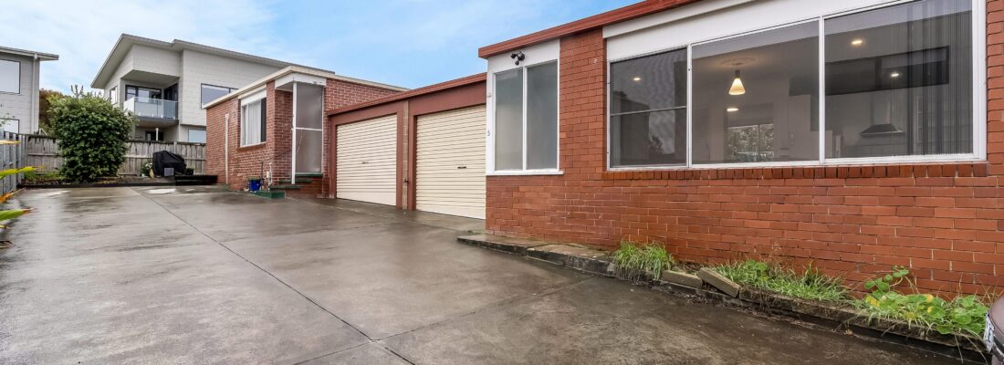 Kelly Fall & Jo Brownless Kelly Fall, Jo Brownless Fall Real Estate Kelly Fall & Jo Brownless