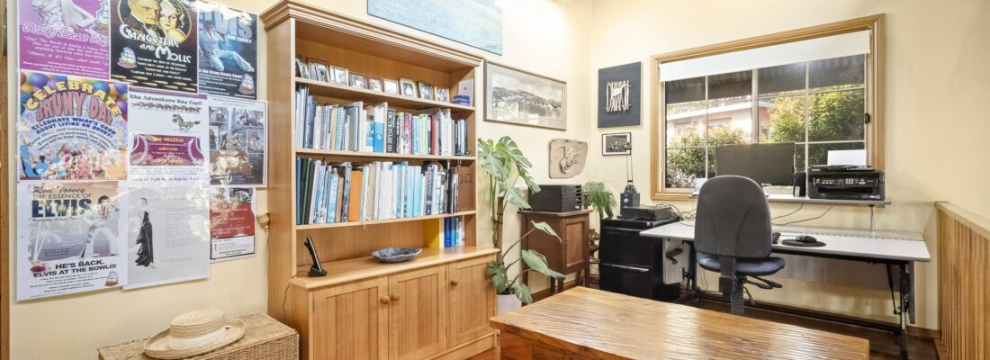 Naomi van Schie Naomi van Schie Fall Real Estate Naomi van Schie