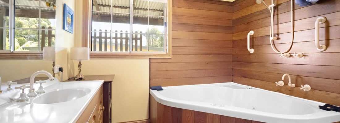 Naomi van Schie Naomi van Schie Fall Real Estate Naomi van Schie