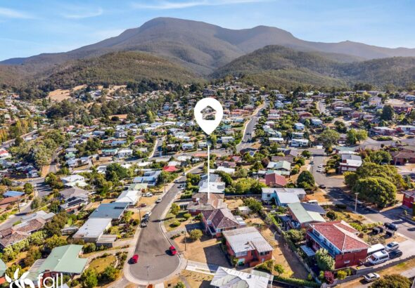 Fall Real Estate 10 Kalang Avenue, LENAH VALLEY TAS 7008