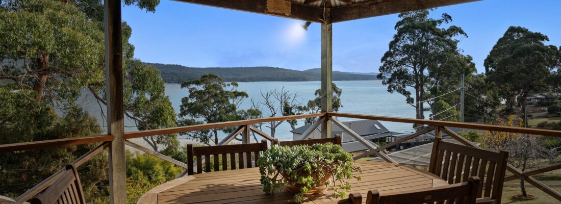 Naomi van Schie Naomi van Schie Fall Real Estate Naomi van Schie