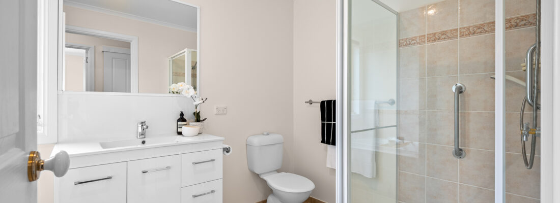 Kelly Fall & Jo Brownless Kelly Fall, Jo Brownless Fall Real Estate Kelly Fall & Jo Brownless