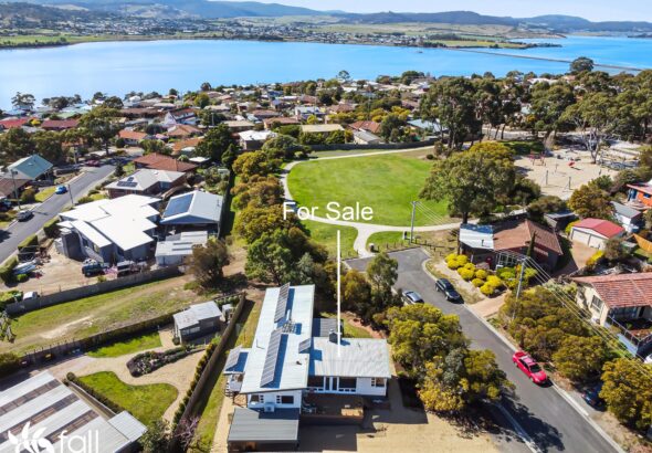 Fall Real Estate 12 Vancouver Street, MIDWAY POINT TAS 7171