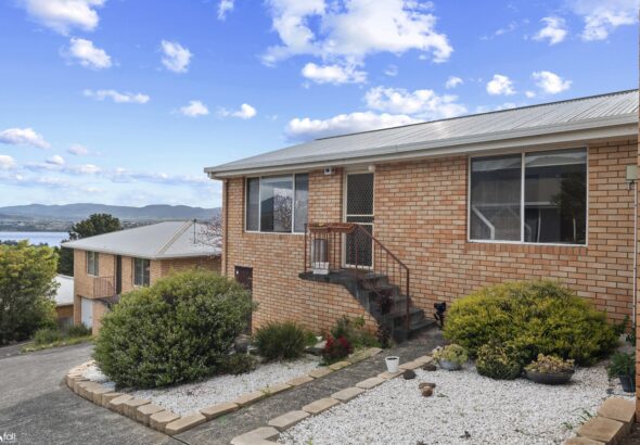 Fall Real Estate 2/34-36 Seddon Street, AUSTINS FERRY TAS 7011