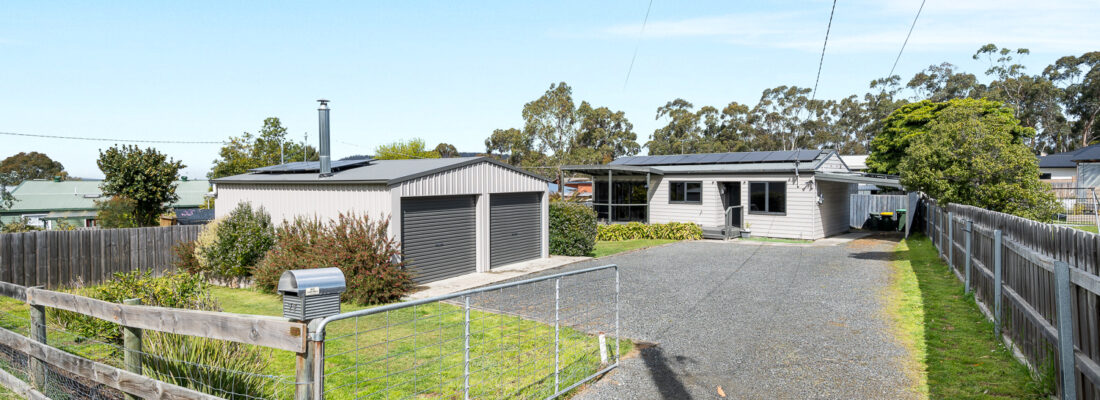 Kelly Fall & Jo Brownless Kelly Fall, Jo Brownless Fall Real Estate Kelly Fall & Jo Brownless