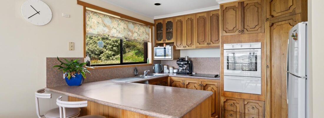 Kelly Fall & Jo Brownless Kelly Fall, Jo Brownless Fall Real Estate Kelly Fall & Jo Brownless