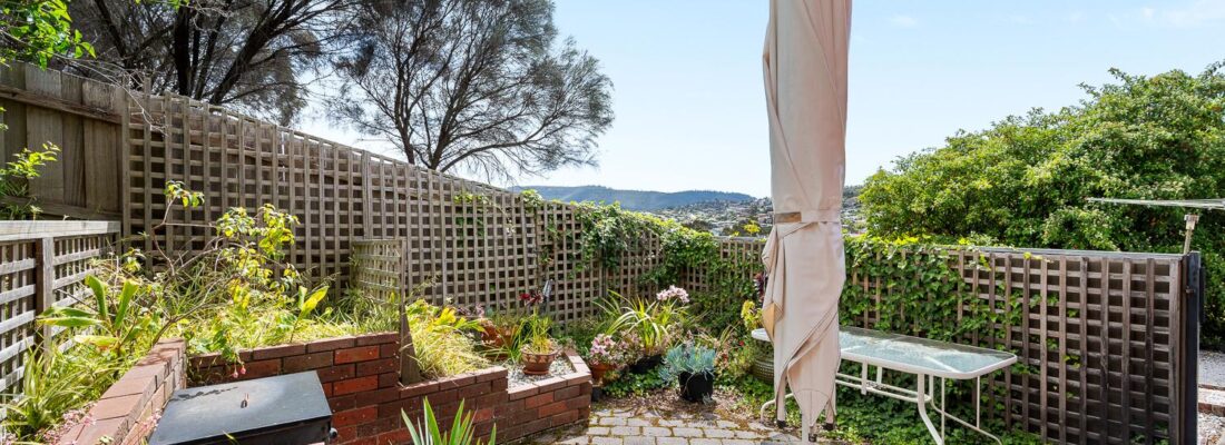 Kelly Fall & Jo Brownless Kelly Fall, Jo Brownless Fall Real Estate Kelly Fall & Jo Brownless