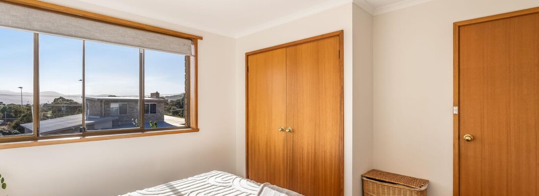 Elle Rooke-Jones Elle Rooke-Jones Fall Real Estate Elle Rooke-Jones