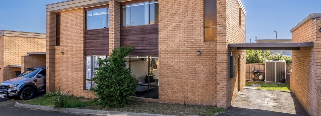 Elle Rooke-Jones Elle Rooke-Jones Fall Real Estate Elle Rooke-Jones