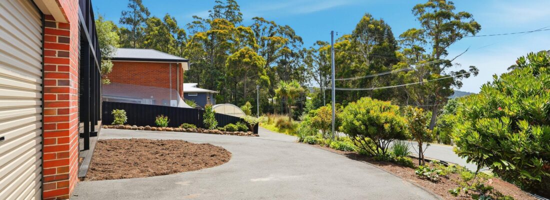 Kelly Fall & Jo Brownless Kelly Fall, Jo Brownless Fall Real Estate Kelly Fall & Jo Brownless