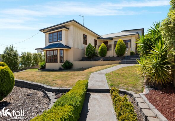 13 Malunna Road, LINDISFARNE TAS 7015 Greg Fall Fall Real Estate 13 Malunna Road, LINDISFARNE TAS 7015