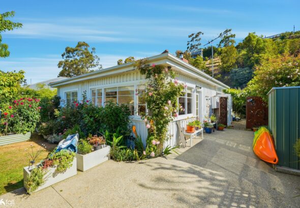 24 Ewing Avenue, KINGSTON BEACH TAS 7050 Sam Scarlett Fall Real Estate 24 Ewing Avenue, KINGSTON BEACH TAS 7050