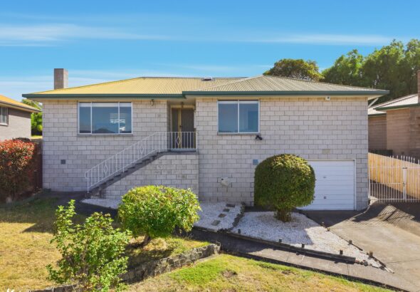 Fall Real Estate 32 Lamprill Circle, HERDSMANS COVE TAS 7030