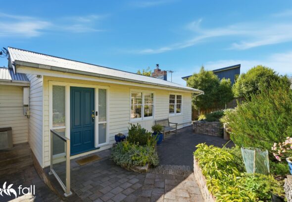 43 Auburn Road, KINGSTON BEACH TAS 7050 Sam Scarlett Fall Real Estate 43 Auburn Road, KINGSTON BEACH TAS 7050