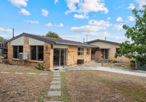 Fall Real Estate 15 Loatta Road, LINDISFARNE TAS 7015