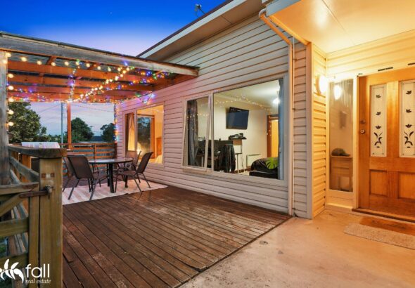 24 Hutchins Street, KINGSTON TAS 7050 Sam Scarlett Fall Real Estate 24 Hutchins Street, KINGSTON TAS 7050