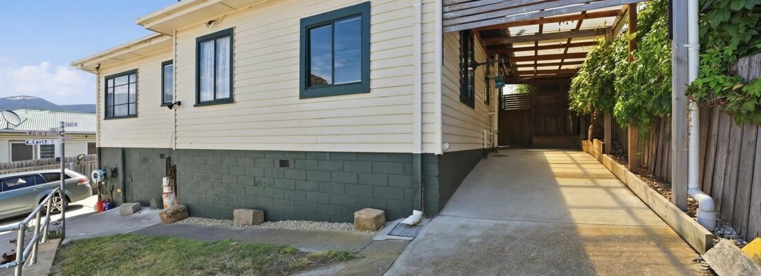 Elyse Lamprill Elyse Lamprill Fall Real Estate Elyse Lamprill