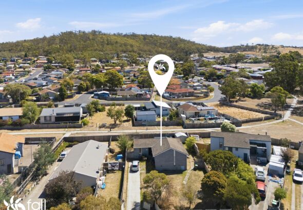 Fall Real Estate 31 Fontain Circle, ROKEBY TAS 7019