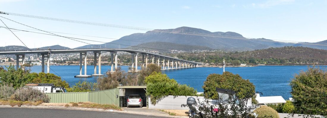 Kelly Fall & Jo Brownless Kelly Fall, Jo Brownless Fall Real Estate Kelly Fall & Jo Brownless