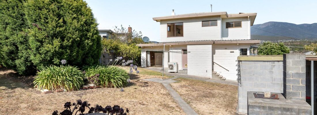 Kelly Fall & Jo Brownless Kelly Fall, Jo Brownless Fall Real Estate Kelly Fall & Jo Brownless