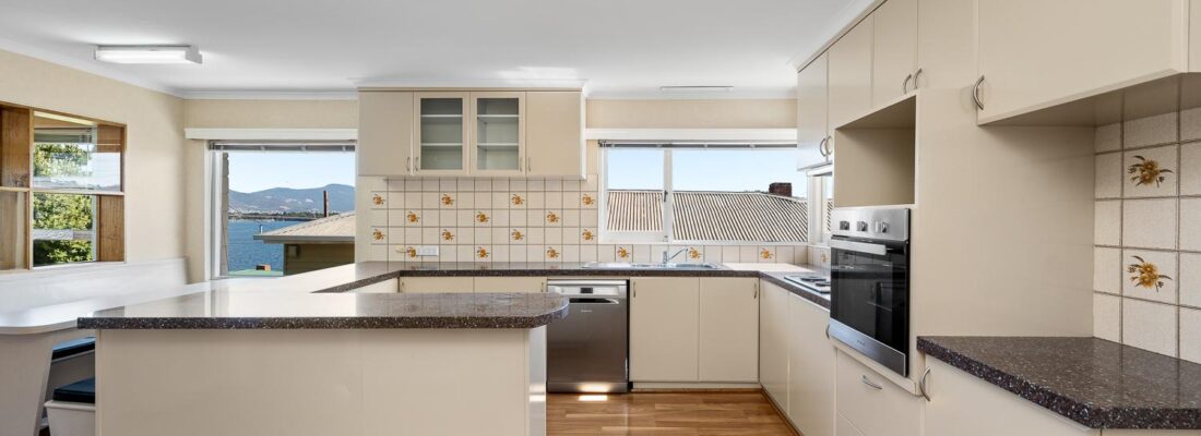 Kelly Fall & Jo Brownless Kelly Fall, Jo Brownless Fall Real Estate Kelly Fall & Jo Brownless