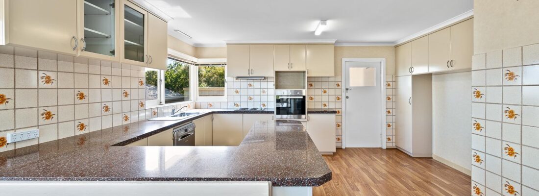 Kelly Fall & Jo Brownless Kelly Fall, Jo Brownless Fall Real Estate Kelly Fall & Jo Brownless