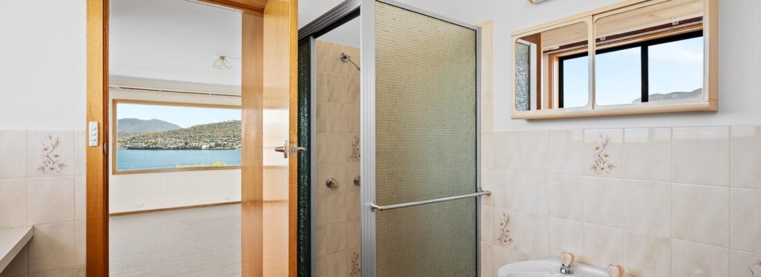 Kelly Fall & Jo Brownless Kelly Fall, Jo Brownless Fall Real Estate Kelly Fall & Jo Brownless