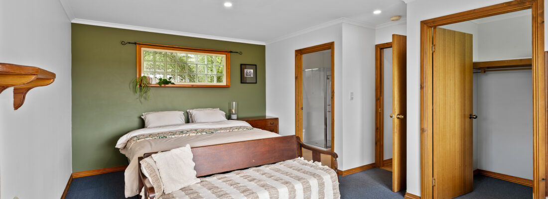 Kelly Fall & Jo Brownless Kelly Fall, Jo Brownless Fall Real Estate Kelly Fall & Jo Brownless