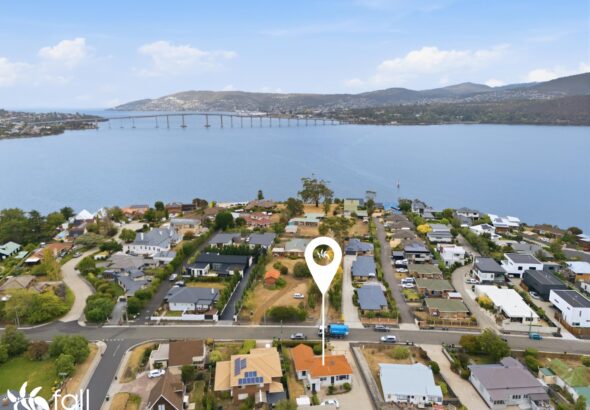 14 Talune Street, LINDISFARNE TAS 7015 Jason Andrikonis Fall Real Estate 14 Talune Street, LINDISFARNE TAS 7015