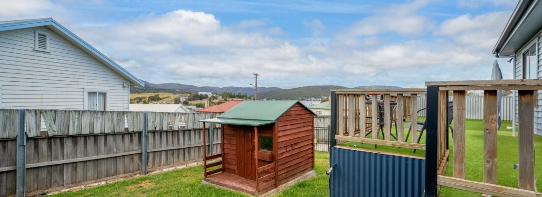 Naomi van Schie Naomi van Schie Fall Real Estate Naomi van Schie