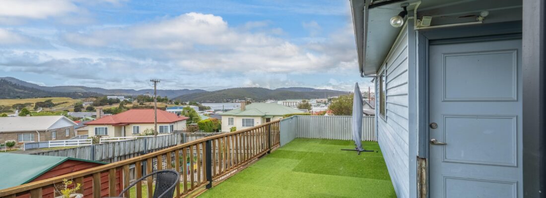 Naomi van Schie Naomi van Schie Fall Real Estate Naomi van Schie