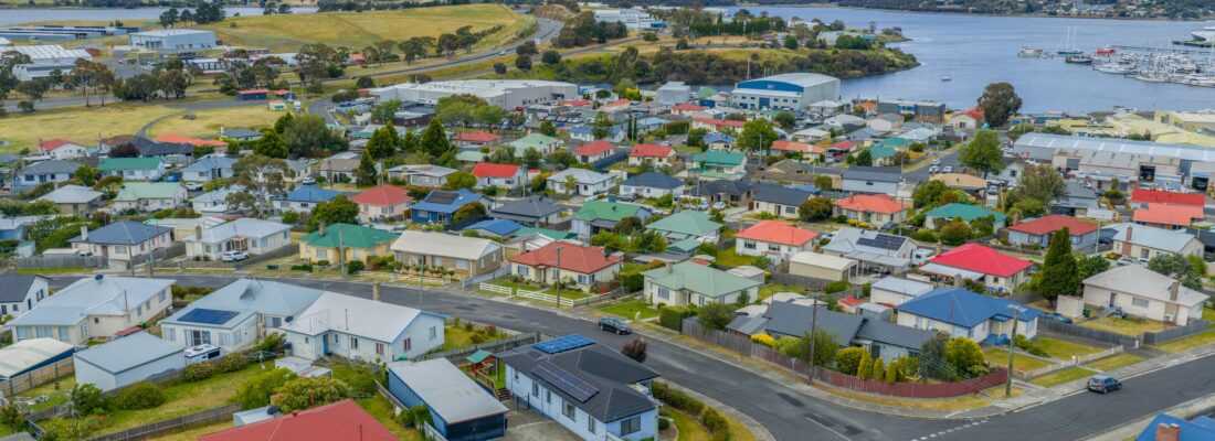 Naomi van Schie Naomi van Schie Fall Real Estate Naomi van Schie