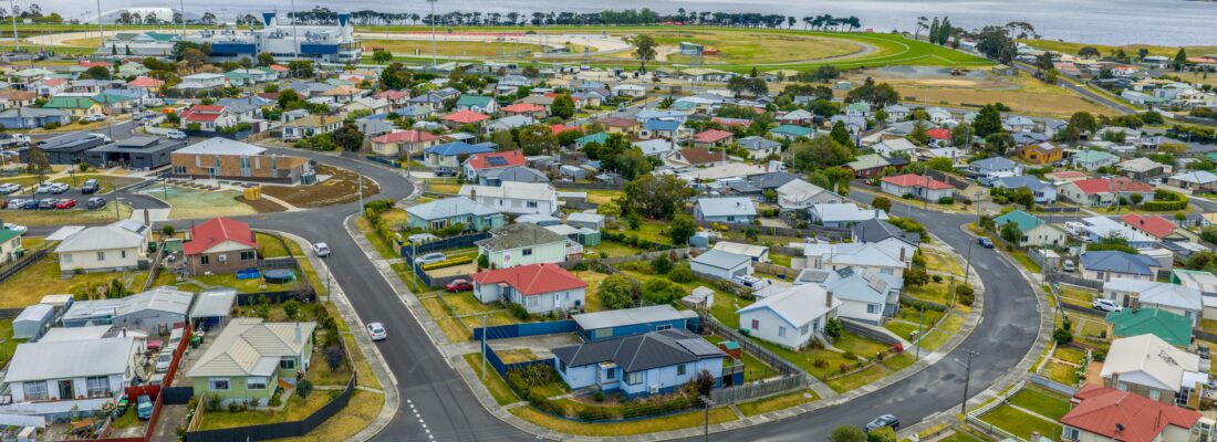 Naomi van Schie Naomi van Schie Fall Real Estate Naomi van Schie