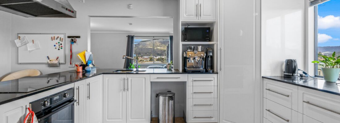 Naomi van Schie Naomi van Schie Fall Real Estate Naomi van Schie