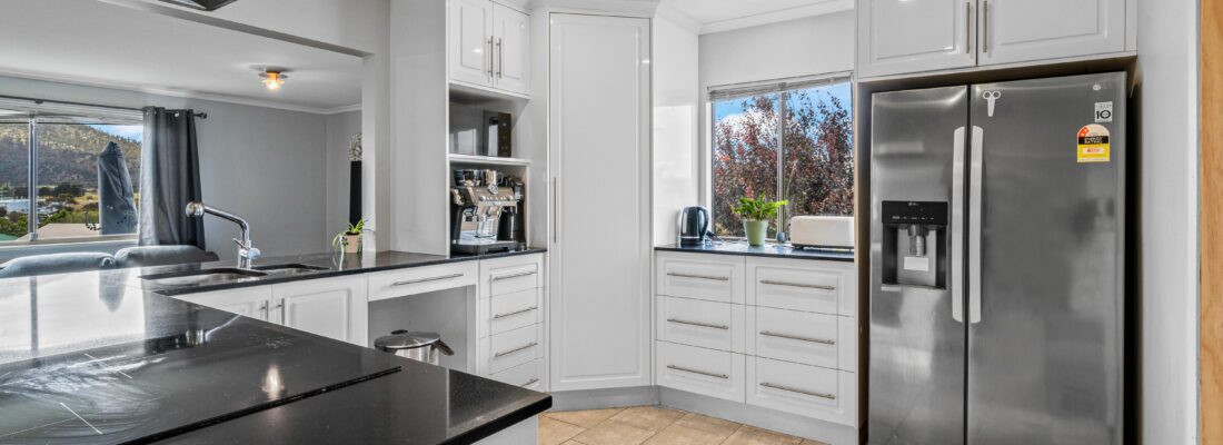 Naomi van Schie Naomi van Schie Fall Real Estate Naomi van Schie