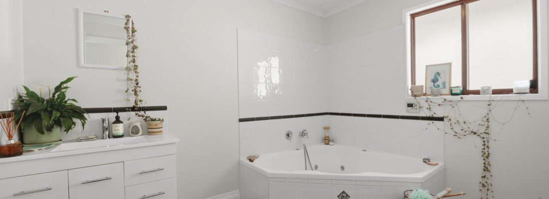 Naomi van Schie Naomi van Schie Fall Real Estate Naomi van Schie