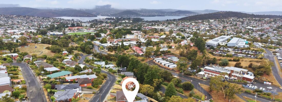 Kelly Fall & Jo Brownless Kelly Fall, Jo Brownless Fall Real Estate Kelly Fall & Jo Brownless