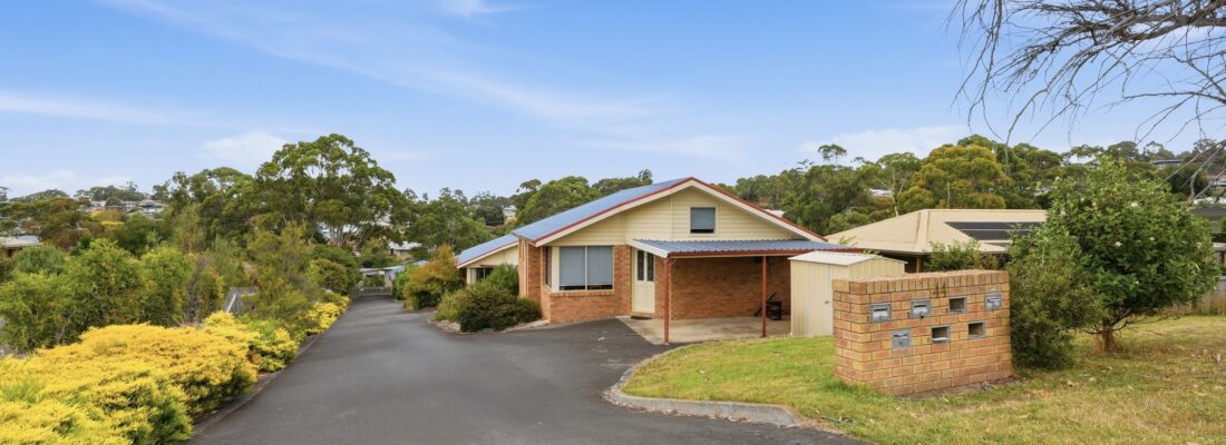 Fall Real Estate Kelly Fall & Jo Brownless