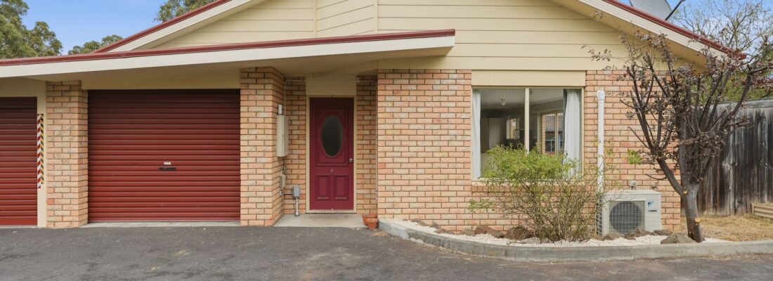 Fall Real Estate Kelly Fall & Jo Brownless