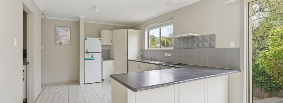 Kelly Fall & Jo Brownless Kelly Fall, Jo Brownless Fall Real Estate Kelly Fall & Jo Brownless