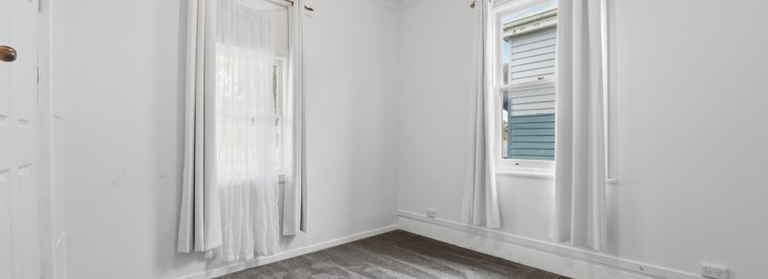 Naomi van Schie Naomi van Schie Fall Real Estate Naomi van Schie