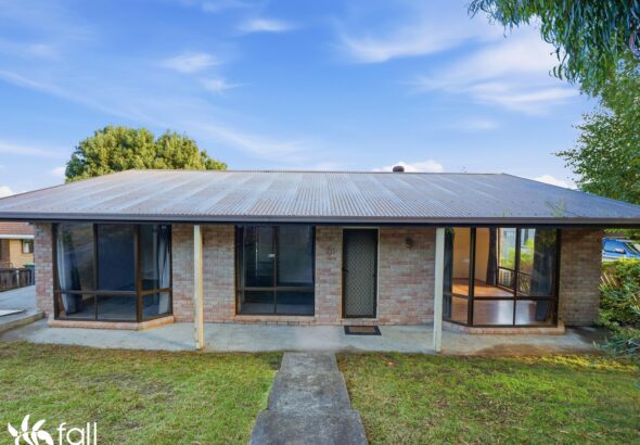 20 Stirling Avenue, BLACKMANS BAY TAS 7052 Rentals Hobart Fall Real Estate 20 Stirling Avenue, BLACKMANS BAY TAS 7052