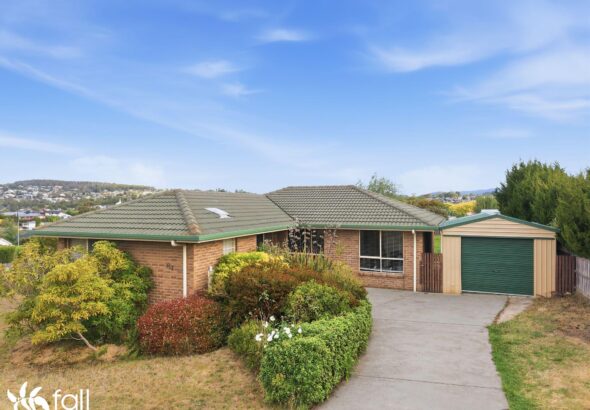 81 Willowbend Road, KINGSTON TAS 7050 Sam Scarlett Fall Real Estate 81 Willowbend Road, KINGSTON TAS 7050